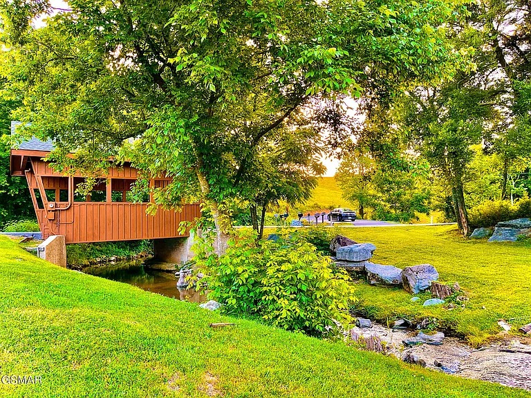 Resort Lone Branch Creek Resort